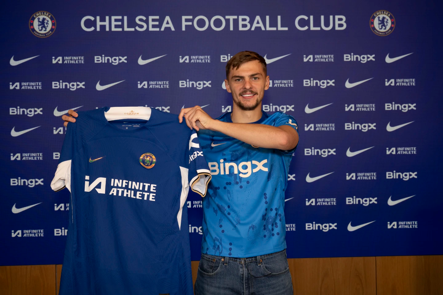 Chelsea anuncia a contratação de Kiernan Dewsbury Hall O maior e