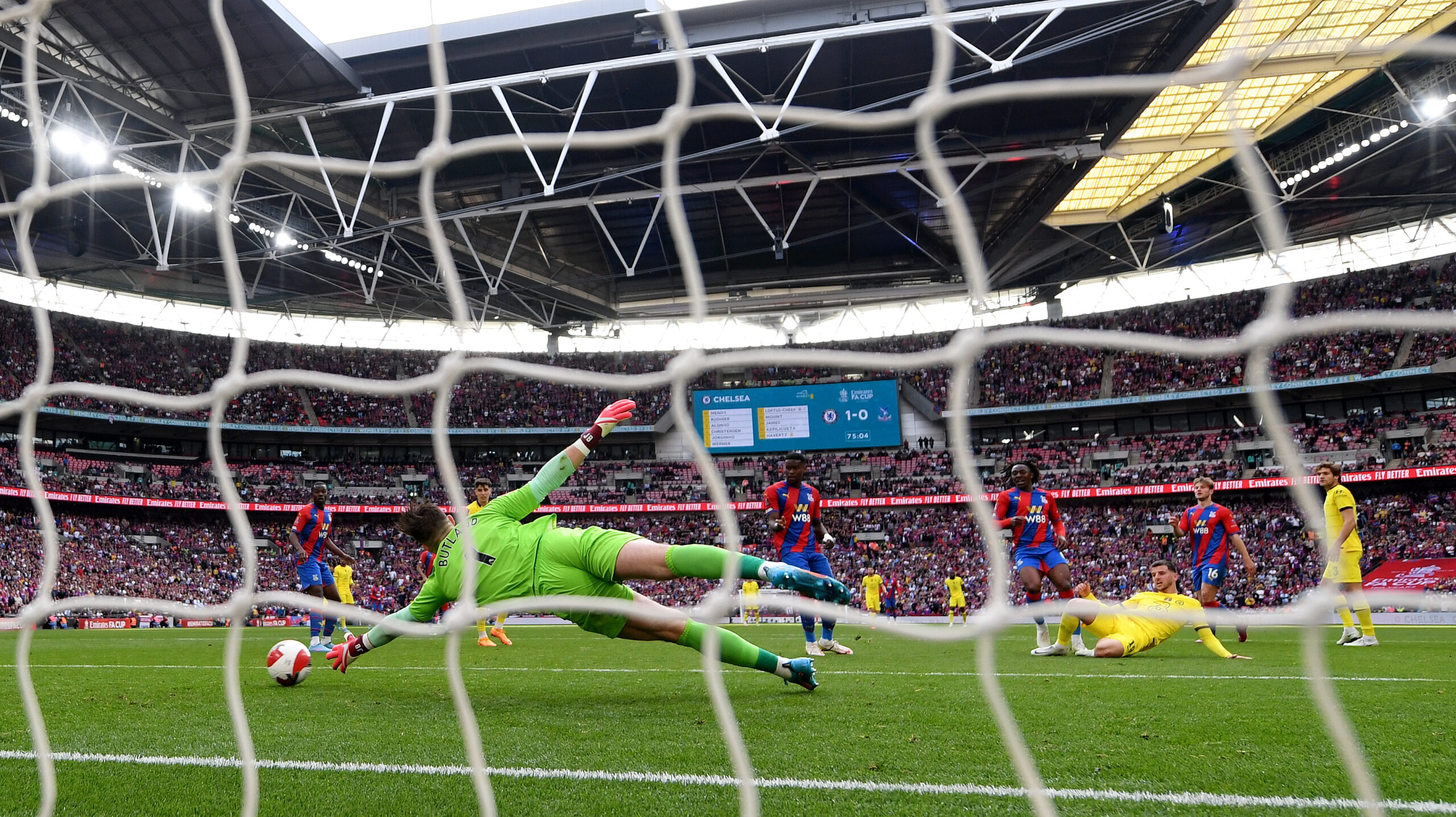 Em meio a anúncio de venda, Chelsea vence de virada pela FA Cup